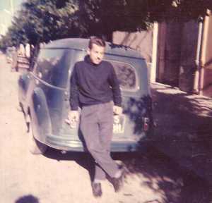 Jacky TORREGROSSA et
sa derni�re voiture de livraison