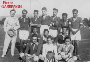 193x - l'Equipe de Foot
----
de haut en bas et G/D
Caccuitolo Ren� "Bon�lo"
X 
Yvon Marin
Beaussier Henri
X
Eug�ne Wolf 
Pierre GARRISSON 
MAHE
SADOK
X 
Gaussuin "Flufluche" 
X X