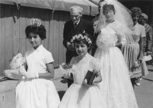 2 Juin 1960
Mariage de Micou GARRISSON
----
Demoiselles d'honneur :
Nicole Sil�s et 
Isabelle Di Meglio-Farrugia
