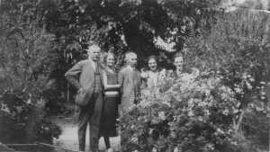 1929
----
Chez C�cile GUILLET
Etienne FULCONIS
Cecile GUILLET
Maurice GUILLET
Manou GARRISSON
Pierre GARRISSON