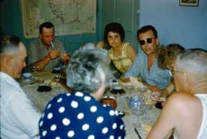 Juin 1960
----
de dos : 
Marie Rose ROSET
Th�odore ROSET
Lazare GASSIER

Paul BIRGI (cigarette)
Andr�e ROSET
Marcel ROSET
