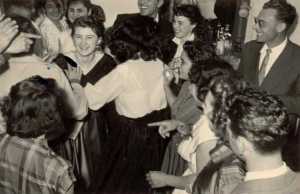 1954 - Villa Albert GASSIER
de face :
D�d�e GAYANE
Simone PEREZ