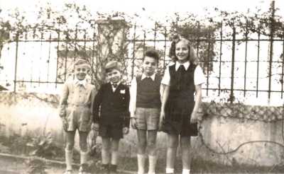 8 F�vrier 1948
dans le jardin de la Villa
(derri�re la Poste)
----
Gabriel Pierre
Doudou EBERT
Claude SORBA
Fran�oise EBERT
