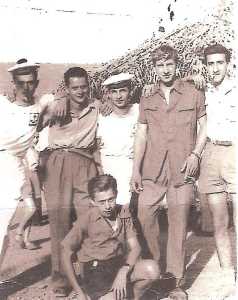 1950 - Kermesse chez les Soeurs
----
� genoux : Jean-Pierre SINTES
debouts :
Pierre GIMENEZ
x
Raymond ROMEO
Louis GOTNICH
Loulou XICLUNA
