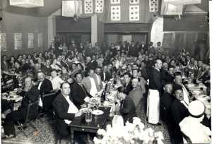 1930 - soir�e au NOVELTY
----
Le Gar�on de Caf� : "Gertrude"