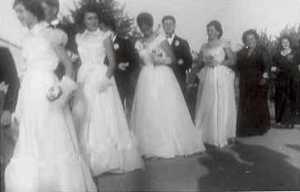 8 Aout 1953 
mariage d'Yvon AUTHIE 
et Lucette LEDESMA
les dernieres personnes: 
Ang�le LEDESMA
Evelyne AUTHIE 