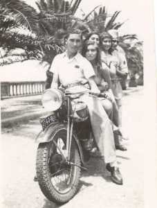 1948 : Promenade des Anglais
----
Roger GASSIER
Mirande SIARI
Maddy SEROR
Evelyne SIARI
Serge SEROR