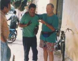 M�rouane HENNI
nous a quitt� en 2009
----
T�n�s 1993 :
HENNI M�rouane
et
Henri YVARS
