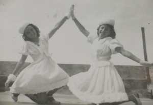 Gis�le JONET
et son amie Odette Bouazza
(joueuses de basket !)