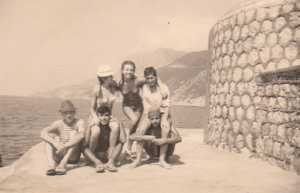 sur le brise lames :

debout:
Genevi�ve JONET (chapeau)
X
X

accroupis:
Christian LAFAGE
Marcel MAZELLA
Jean Pierre SINTES