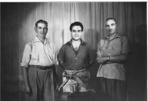 15/08/1956
----
Gagnants d'un concours de boules
----
ROMEO
TORREGROSA
Basile JONET
Le 4�me joueur de l'�quipe
GARCIA P�p� f�t assassin� 
avant que la photo soit prise