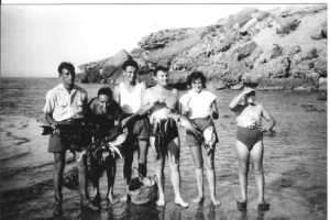 retour de p�che miraculeuse
----
Claude JONET
Pierre ANTOMORI
Christian MAYLIE
Claude AUTHIE
Annie JONET
et le fils d'un instituteur