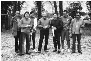 Famille JONET
Les mordus des Boules
----
MARTENOT Serge
AUTHIE Patrick
TORDO Marc
JONET Basile
AUTHIE Claude
JAVEY Robert
(2�me mari d'Annie JONET)
JONET Claude