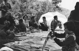 Picnic au Moulin de Montenotte 
Avril 1955
----
Mme LEDESMA
Lucette et Yvon AUTHIE
G�rard TORDO (de profil)
Genevi�ve JONET