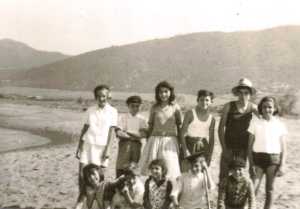 Paques 1950
� la plage du Ma�nis
----
Fran�oise EBERT
x x x
"Claudet" LACURIE
Andr�e SINTES
Nounou
Doudou
X
Jean Pierre SINTES