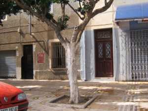 Rue d'Orl�ansville
maison de Lacurie Aim�
avec le magasin dessous 
"Tout pour le batiment"
non loin de l'Hopital 