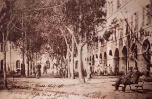 cour int�rieure de l'Hopital Militaire