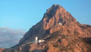 Le Cap T�n�s avec 
le Phare
le S�maphore
et le poste optique
au dessus du s�maphore