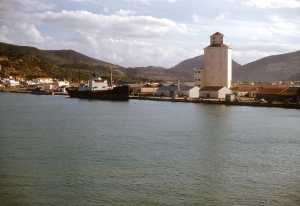 Le dock silo du port de T�n�s a �t� construit par l' entreprise Bergonzoli , hauteur : 43.7 m