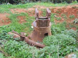 Vestiges 
du 2�me canon 
le 29 F�vrier 2008
----
le muret a disparu