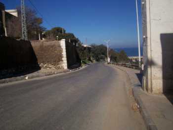Porte de Cherchell
----
Derri�re et en dessous de chez BEAUSSIER : la descente vers la plage