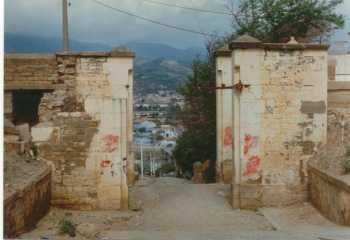 Portes de la Grimpette
ou Porte de la Marine
---
Il existait 5 Portes � T�n�s :
Porte de Cherchell, de la Marine, de France , de Mostaganem et enfin d' Orl�ansville