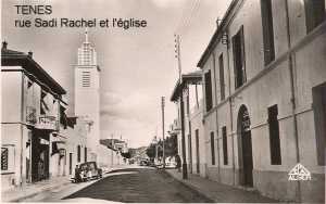 rue Sidi Rached et l'Eglise
Sur la gauche de la rue : 
le magasin (Bazar) de Mr TERRADE
l'appartement du Docteur FOUCAUD
(au dessus)
puis le presbyt�re..
Sur la droite : 
l'H�tel TACHET et 
la maison BERGONZOLI