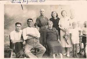 1949
----
Familles LUBRANO et AMBROSINO
----
Marie LUBRANO
Th�r�sine PELLEGRINO