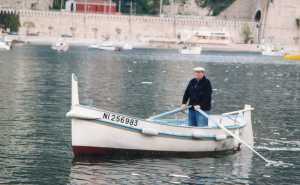 LUBRANO Fran�ois
sur son bateau
� VILLEFRANCHE
apr�s l'Exode