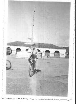 1951
La Place du March�
----
Daniel MANSION � V�lo