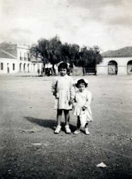 la place du march�
Marie Th�r�se et Bernadette
MANSION
1951