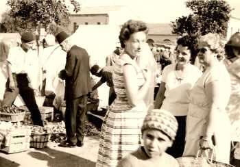 Le March� de T�n�s
----
de G � D
----
X
Me BEKAT Oukil (Justice)
Huguette FEREDJ
X
Mme RAU