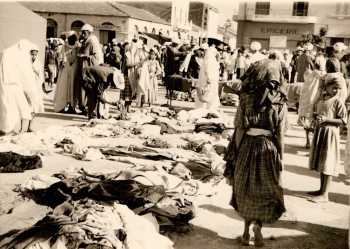 Le March� de T�n�s
la pharmacie SANCHIS
l'Epicerie MA�ZA
et au dessus DECANIS
