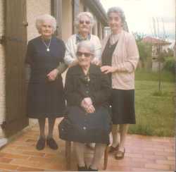 1985 - TOULOUSE
----
Marie LLINARES
Mme PEREZ
Xavi�re LASSUS
Marie CAMILLERI (assise)