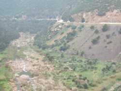 Route d'Orl�ansville
l'entr�e des Gorges