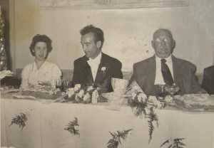 1957
----
Mariage d'Annie MOTARD
et Armando PEREZ
sous l'oeil du Grand'p�re 
Jean MOTARD