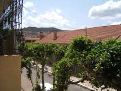 Rue des fr�res Janer et la Caserne