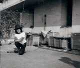 Florence GELY 
dans la cour derri�re 
la maison des Restikelli
----
Fille de Militaire