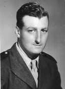 Pierre LASSUS
-----
Famille XICLUNA
au service militaire 1956
D�c�d� en 2007 � AUBIERE (63)