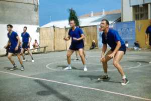 Volley � T�n�s
sur le terrain de Basket
le 6 Juin 1960