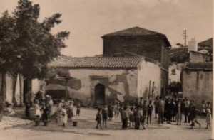 La placette du Vieux T�n�s
� gauche les abreuvoirs 