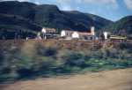 On l'appelait 
"le Moulin de Montenotte"
Il appartenait � la famille MOULIN
Ces b�tisses ont aussi servi de
garnisson � l'Arm�e
Elles ont �t� utilis�es au d�but
par un d�tachement de Gendarmes
4 � 5 familles dont les enfants
allaient � l'�cole de Montenotte
Puis ils ont �t� remplac�s par
le 22�me RI