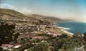 Photo de T�n�s prise depuis 
l'ancienne carri�re de pierres du port de T�n�s o� f�t construit l'Hotel Cartenna dans les ann�es 1950